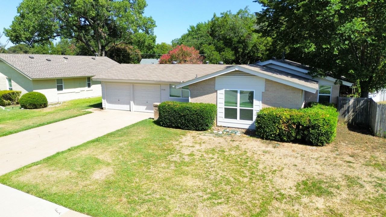 3708 Cranston Ct E - Photo 2 of 25