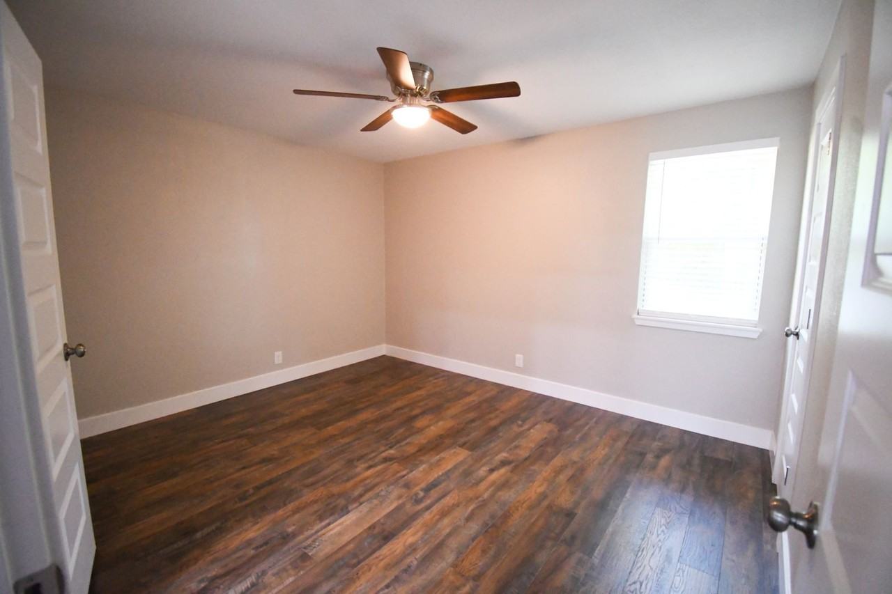 3708 Cranston Ct E - Photo 5 of 25
