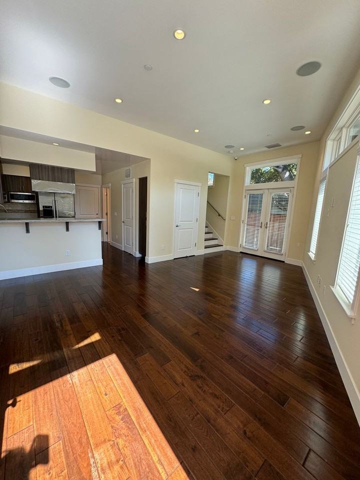 735 Bay Rd - Photo 3 of 19