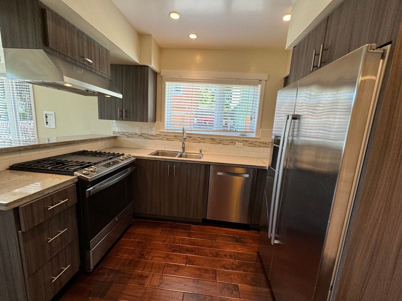 735 Bay Rd - Photo 3 of 19