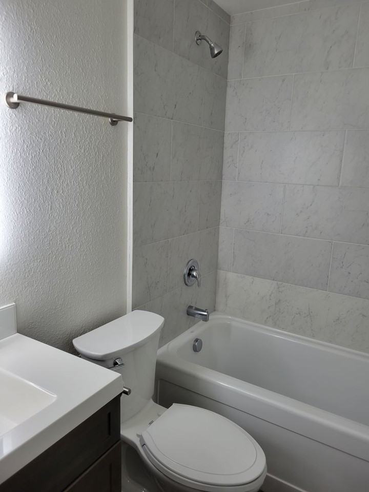 1700 Ne Wells Acres Rd #8 - Photo 4 of 11