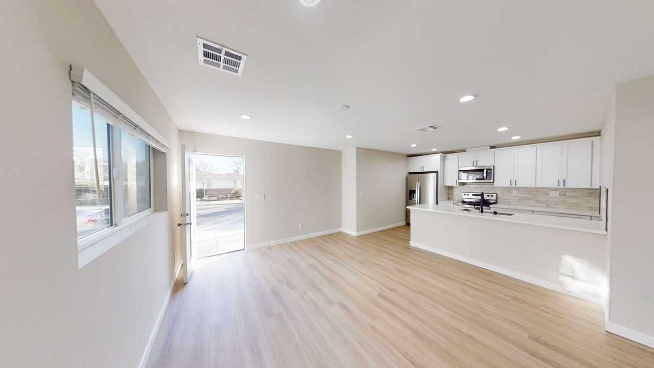 5484 Dorothy Dr - Photo 4 of 20