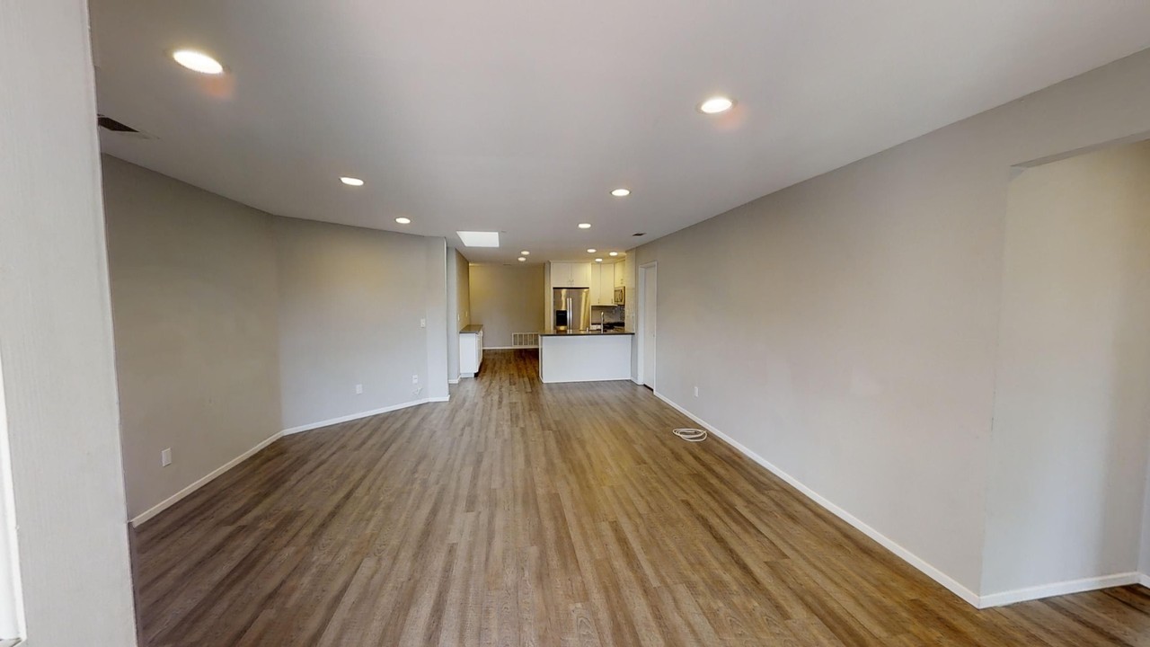 4990 Catoctin Dr - Photo 4 of 22
