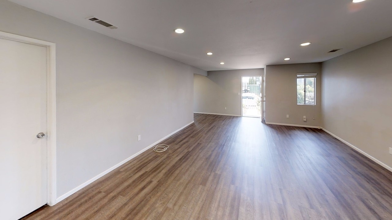 4990 Catoctin Dr - Photo 5 of 22
