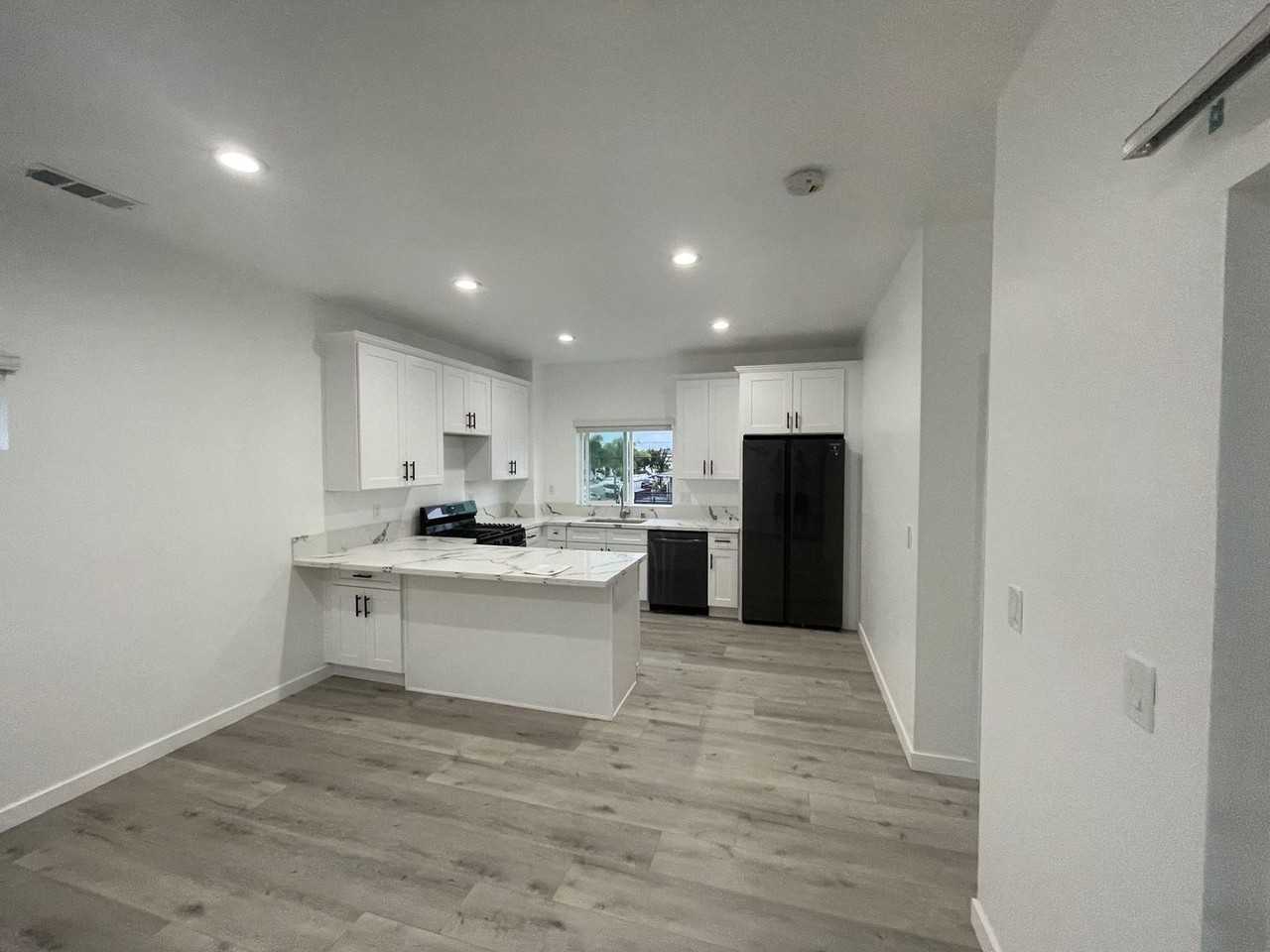 5047 Campanile Dr - Photo 5 of 18