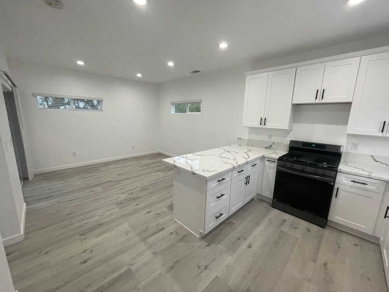 5047 Campanile Dr - Photo 6 of 18