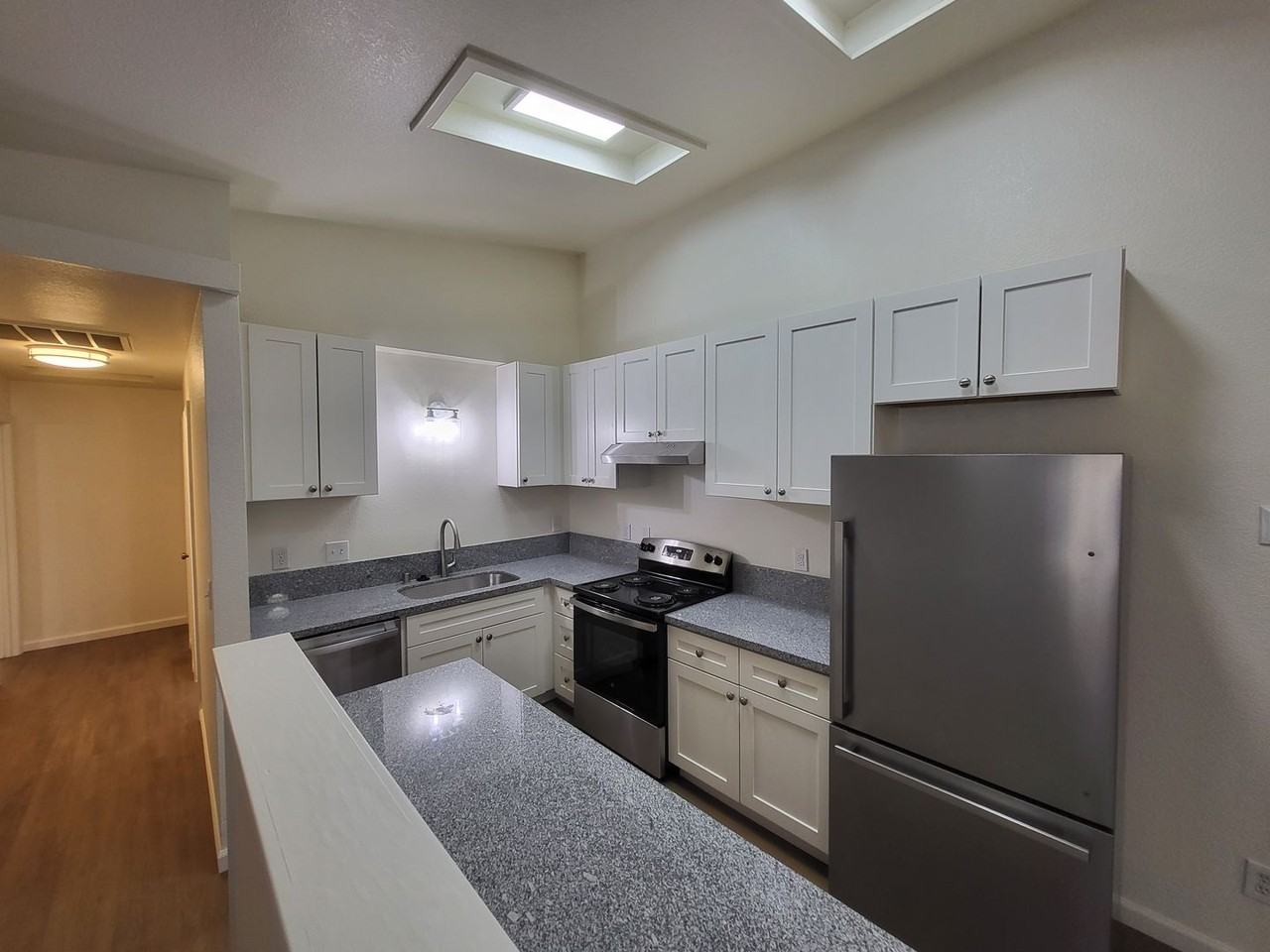 LIN0609-611>** - Photo 2 of 12