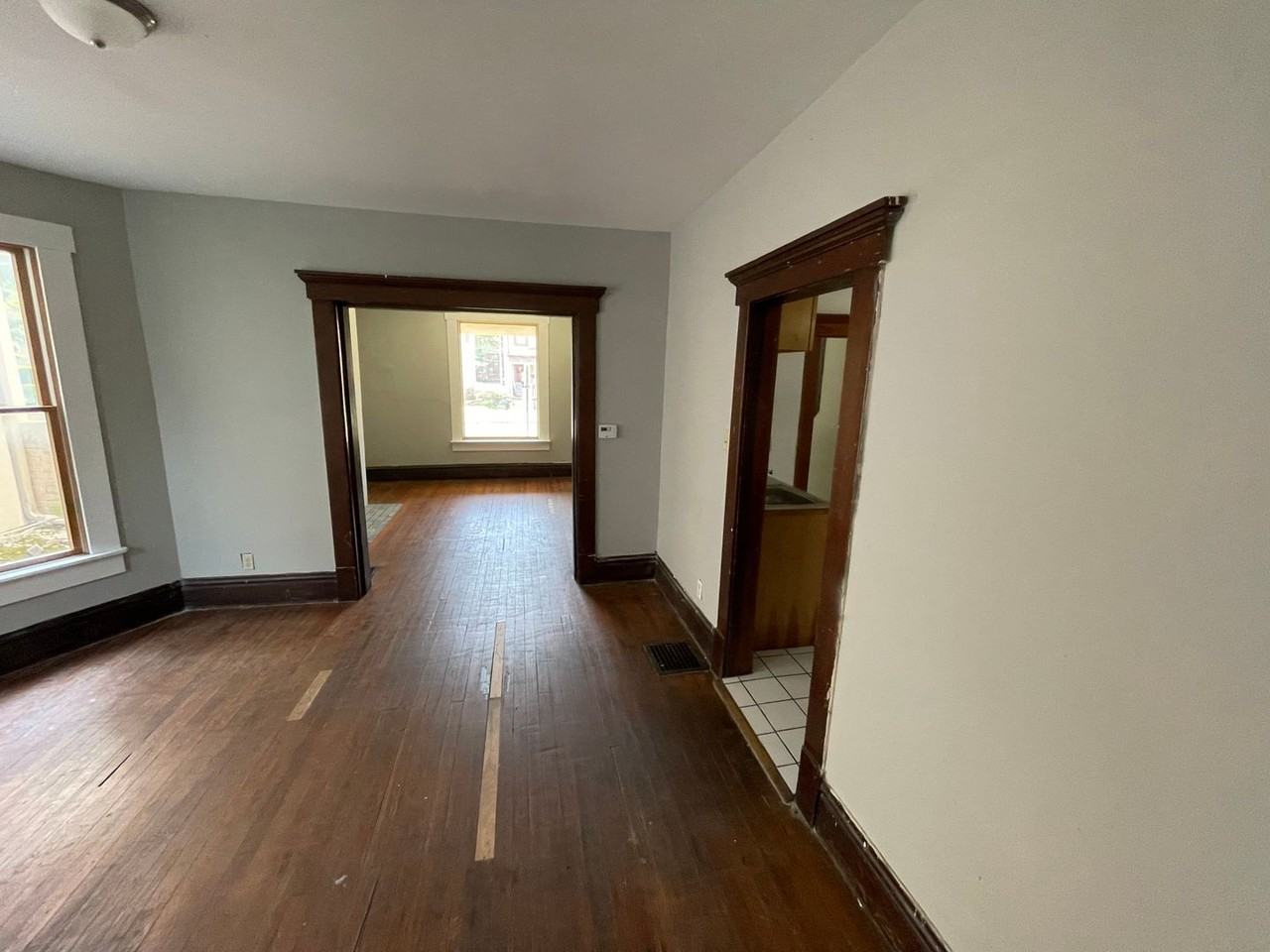 136 E Norwich Ave - Photo 7 of 24