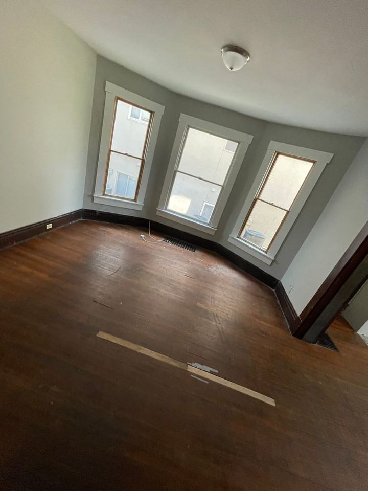 136 E Norwich Ave - Photo 5 of 24