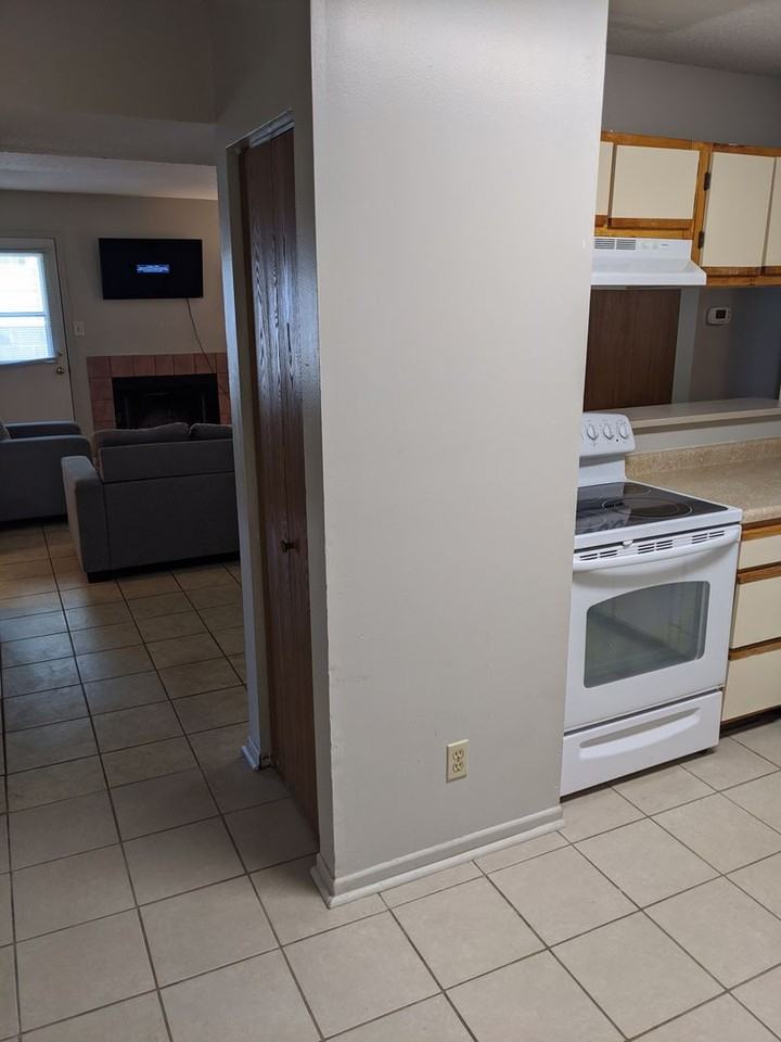 502 W Green St - Photo 2 of 26