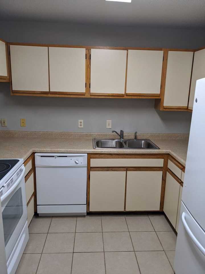502 W Green St - Photo 3 of 26
