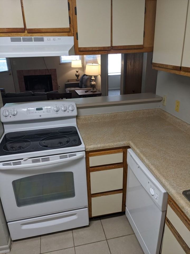 502 W Green St - Photo 4 of 26