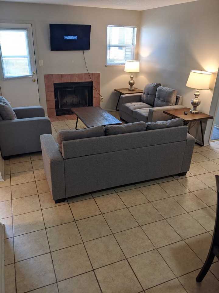 502 W Green St - Photo 5 of 26