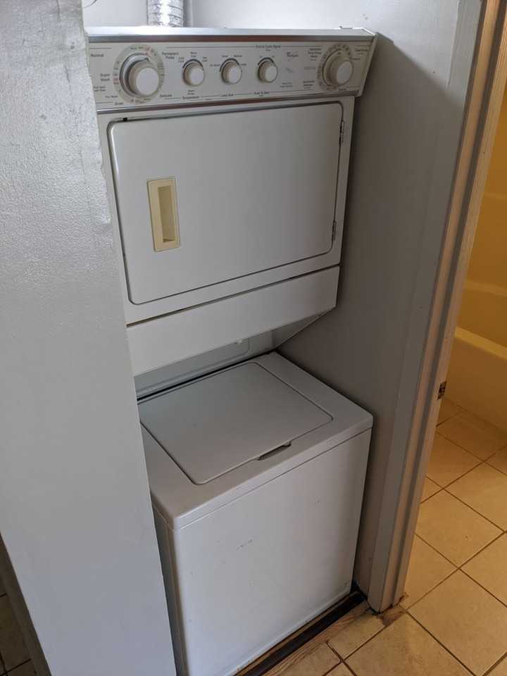 502 W Green St - Photo 7 of 26
