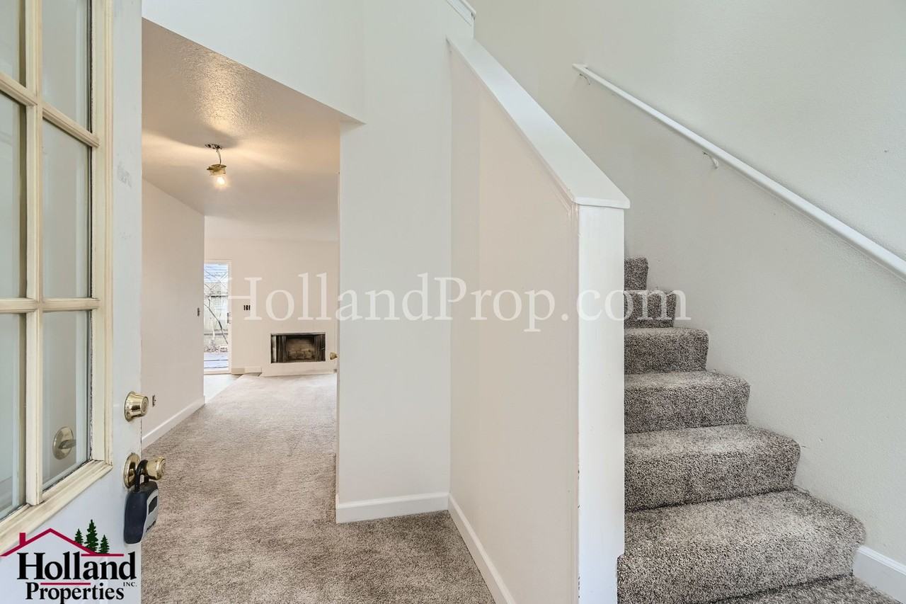 2621 Se 174th Ave #A - Photo 3 of 25