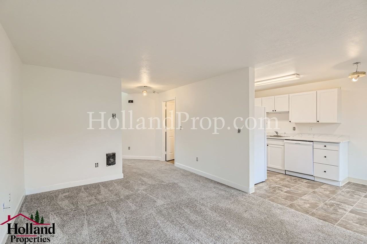 2621 Se 174th Ave #A - Photo 4 of 25