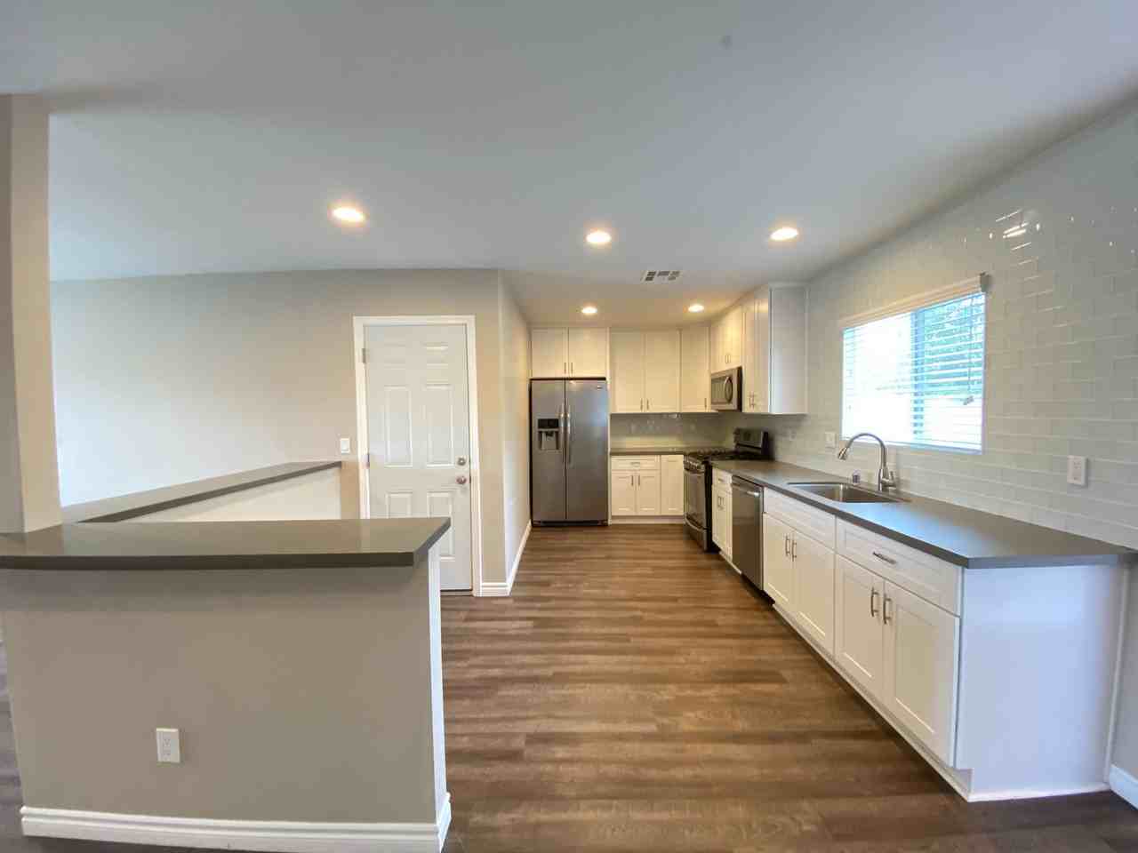 5224 E Falls View Dr - Photo 2 of 16