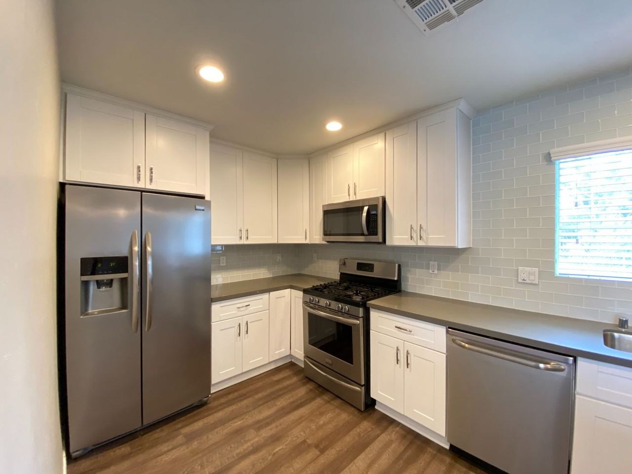 5224 E Falls View Dr - Photo 4 of 16