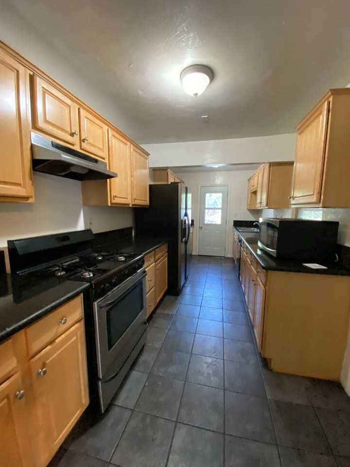 5032 Rockford Drive - Photo 7 of 18