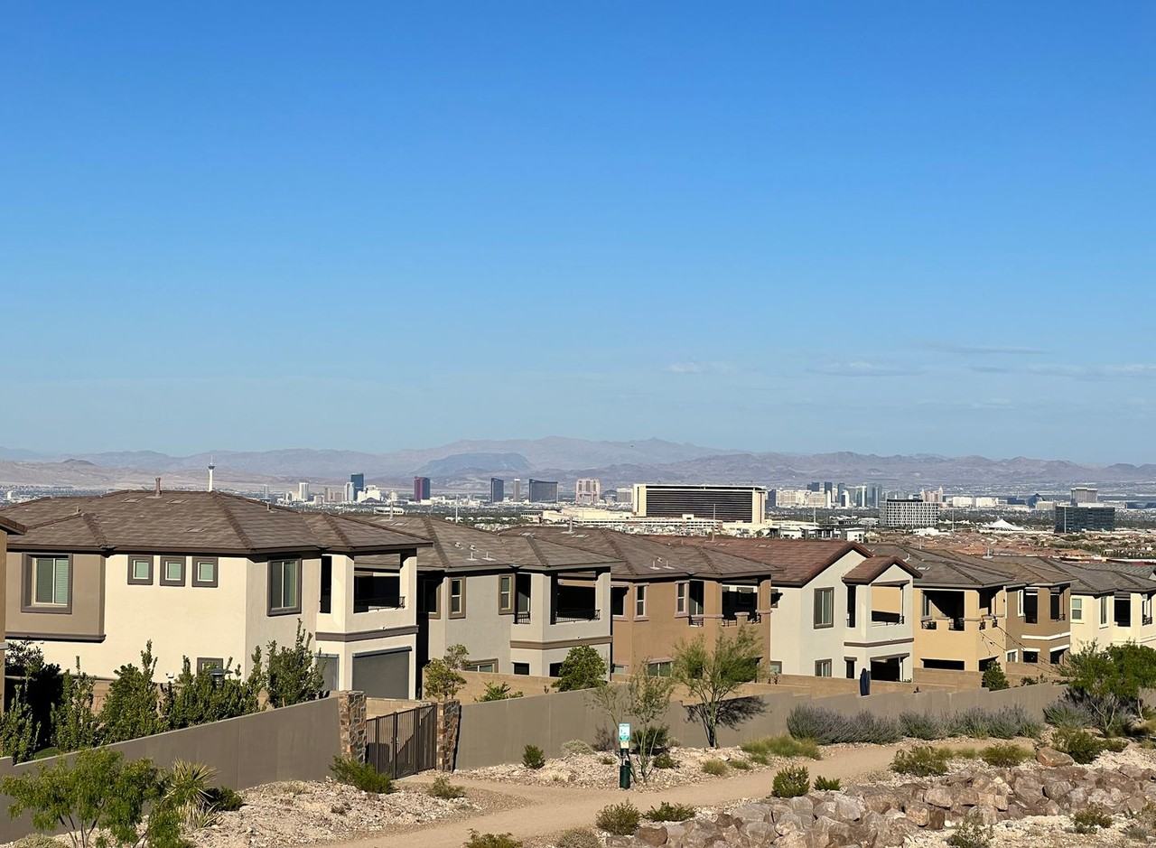 758 Spirit Lake St - Photo 4 of 34