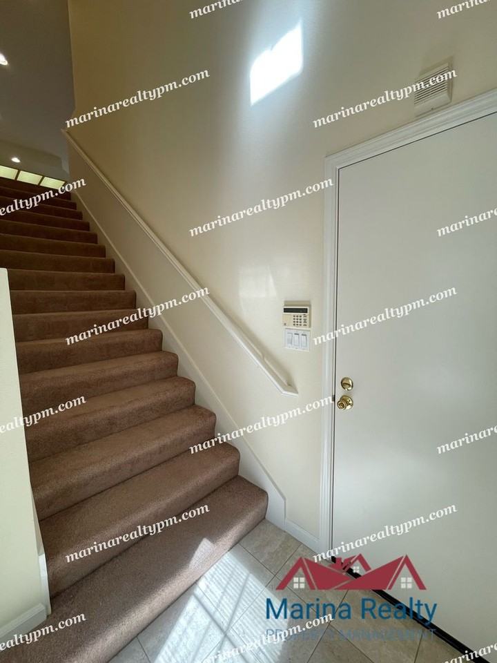 2611 Bayfront Ct - Photo 3 of 24