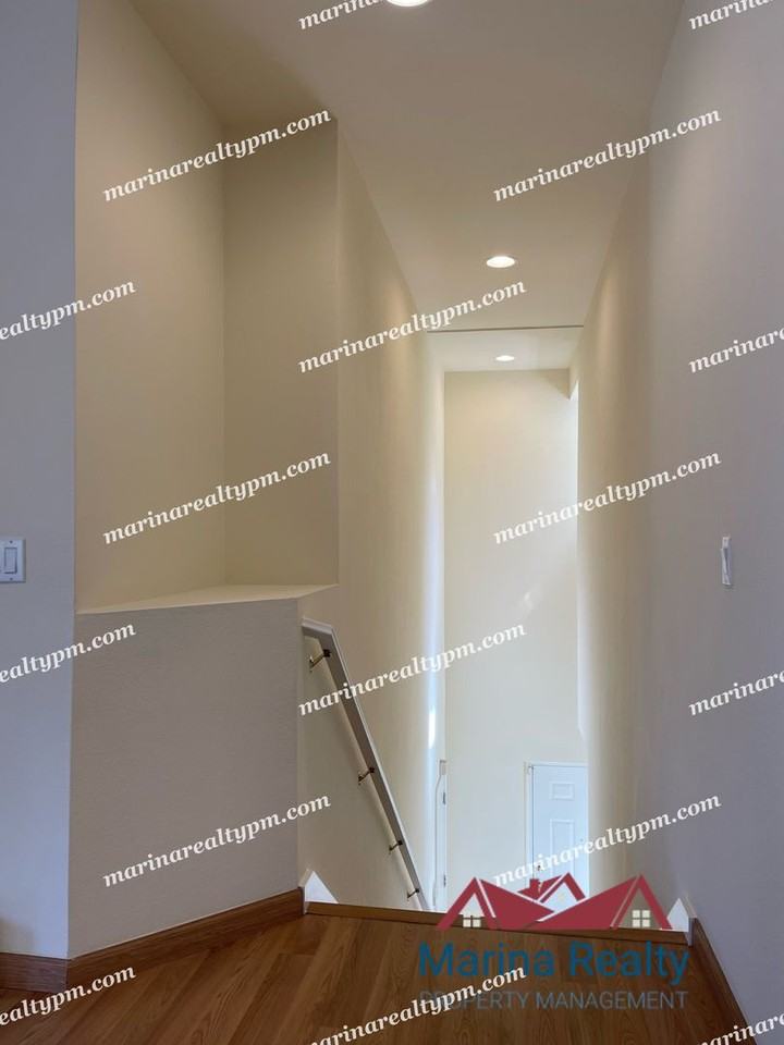 2611 Bayfront Ct - Photo 4 of 24
