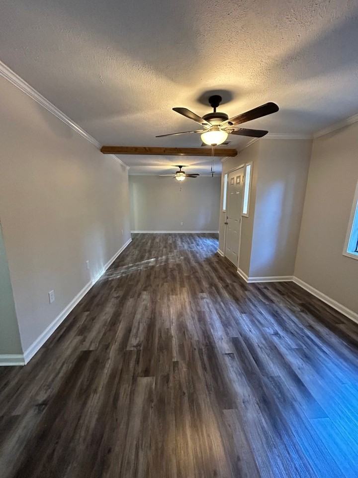 596 N Mclemore Ave - Photo 2 of 12