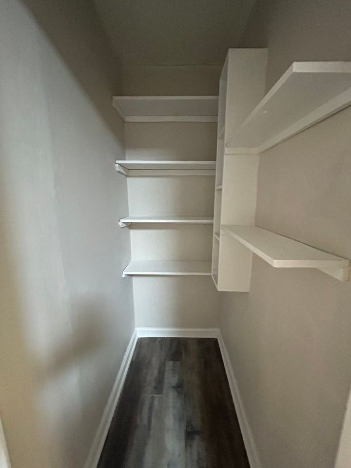 596 N Mclemore Ave - Photo 4 of 12