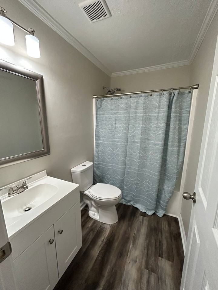 596 N Mclemore Ave - Photo 7 of 12