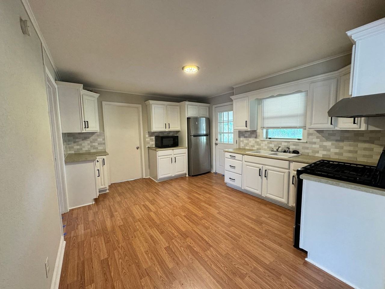 1020 Mildred St - Photo 2 of 9