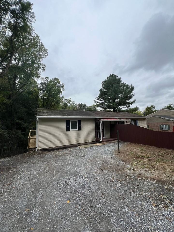 266 N 11th St - Photo 2 of 23