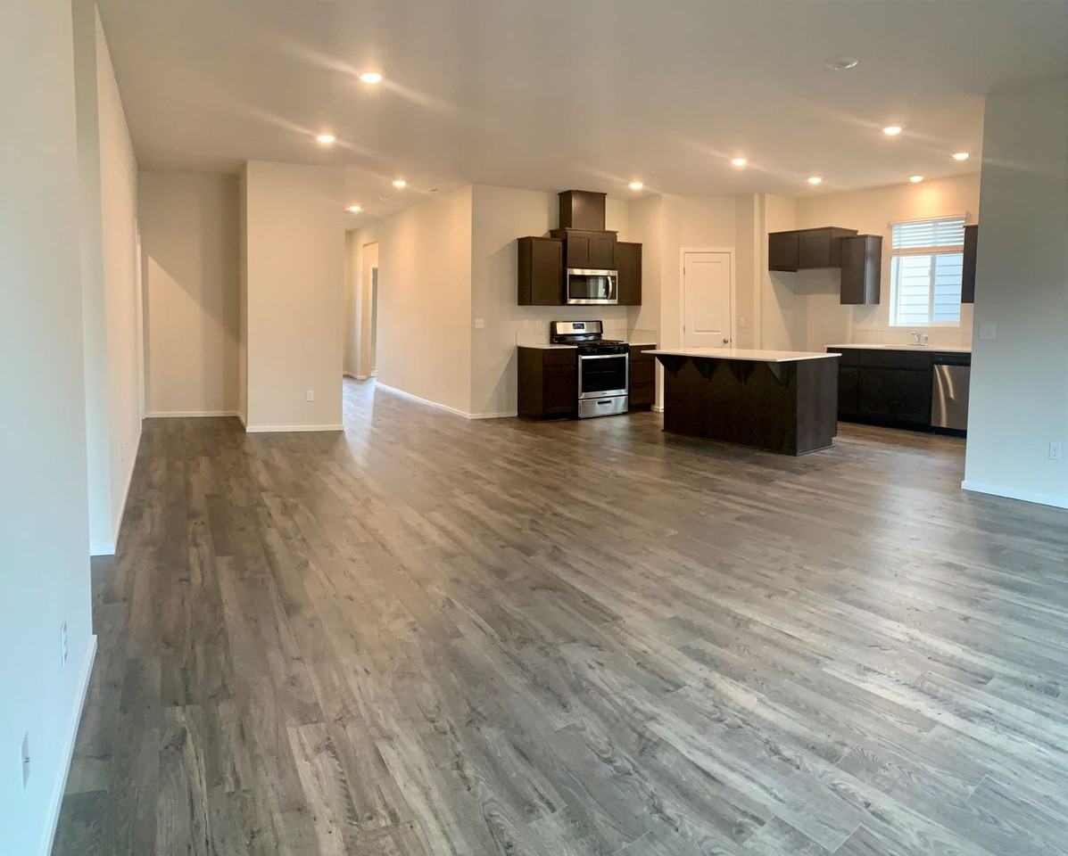 4745 Navigation Ave Ne - Photo 2 of 15