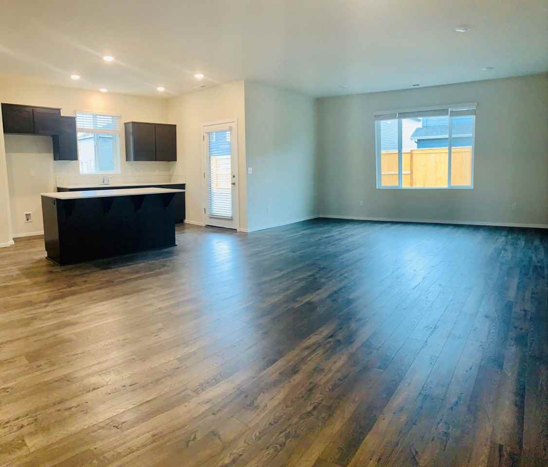 4745 Navigation Ave Ne - Photo 3 of 15