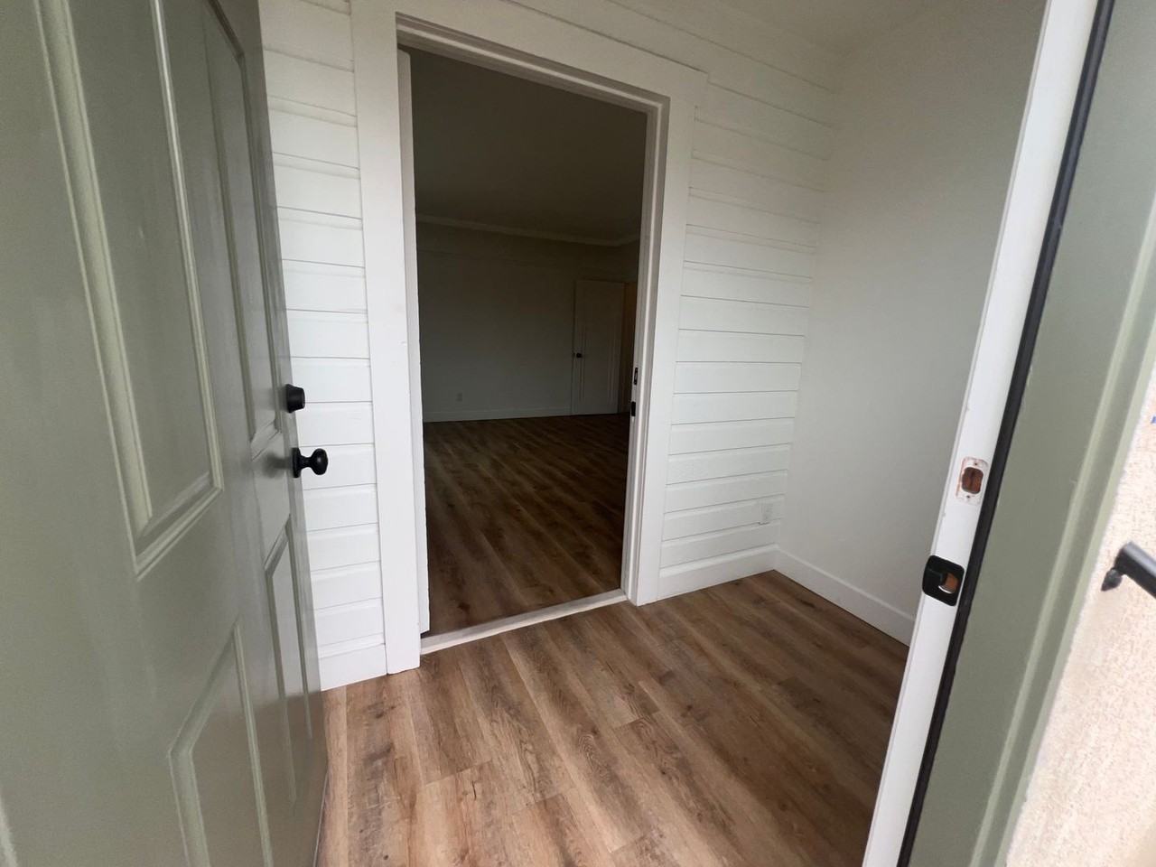 1041 W 20th St - Photo 2 of 15