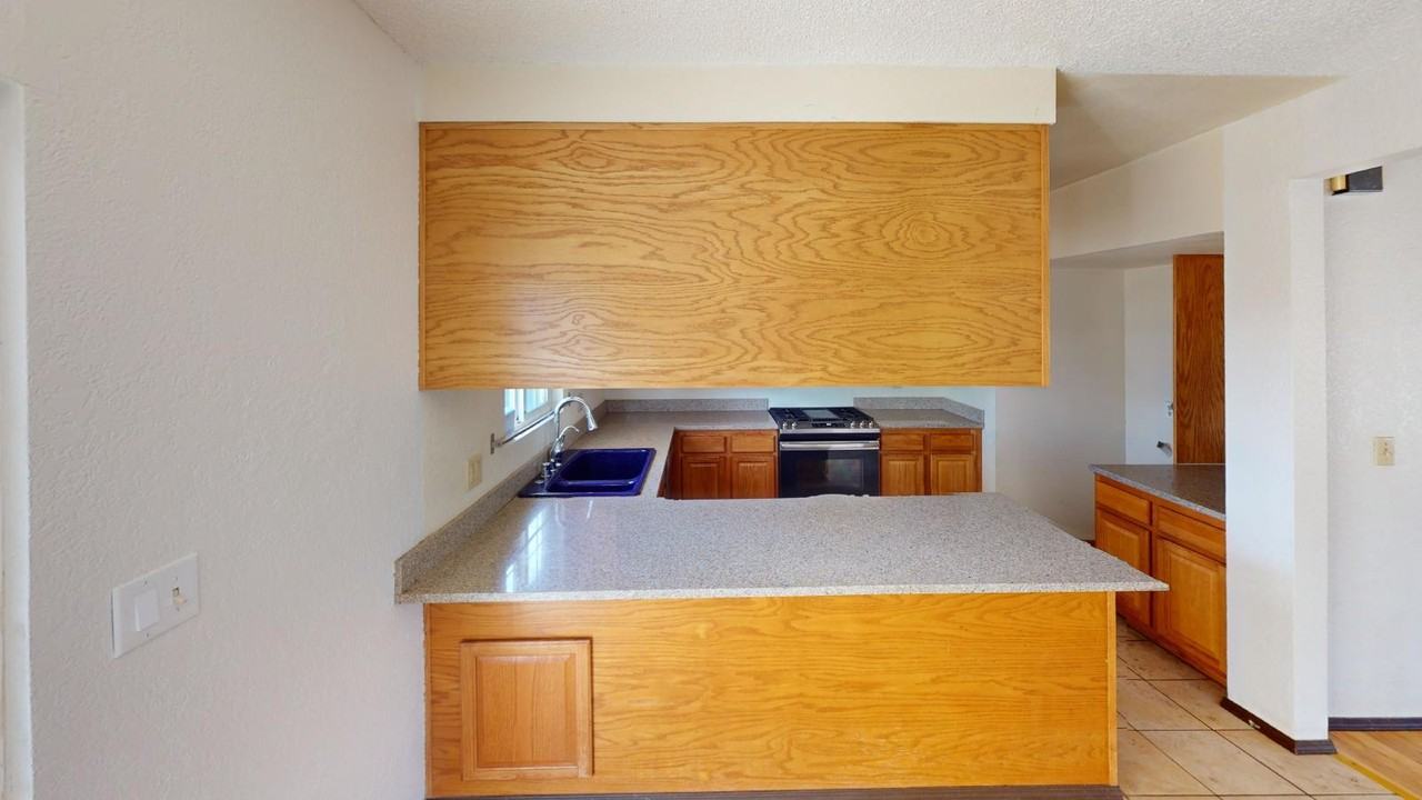 4728 Nelson St - Photo 2 of 18