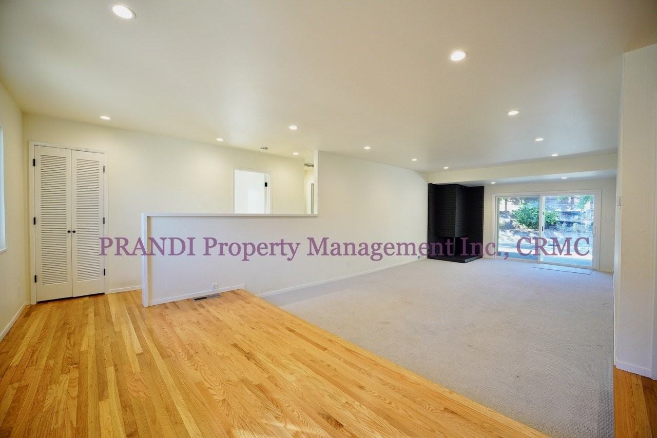 410 Blackstone Dr - Photo 3 of 18