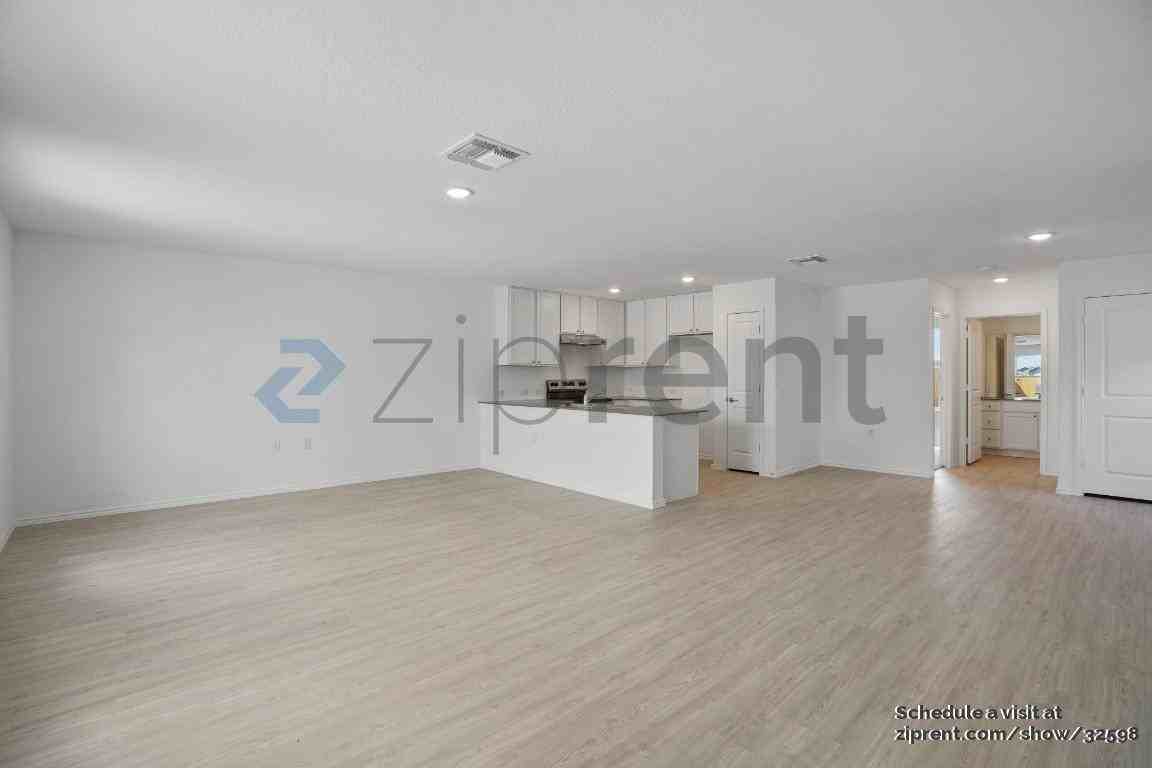 3910 Poteet Pl - Photo 4 of 21