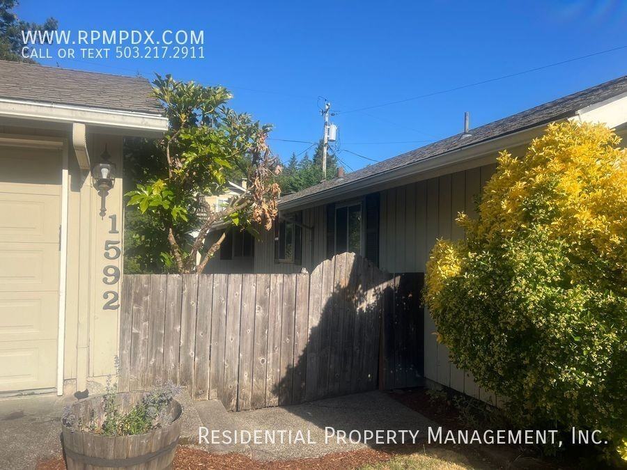 1592 Worthington St - Photo 3 of 50