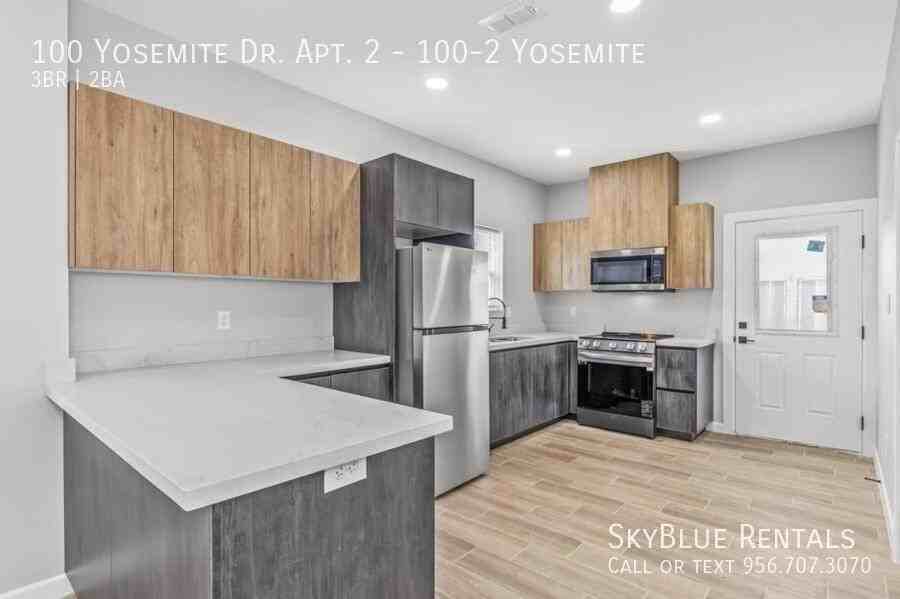 100 Yosemite Apt 2 - Photo 2 of 11