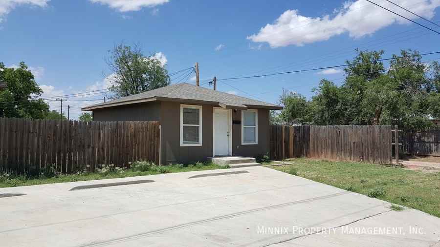 310 E Lynn St - Photo 4 of 23