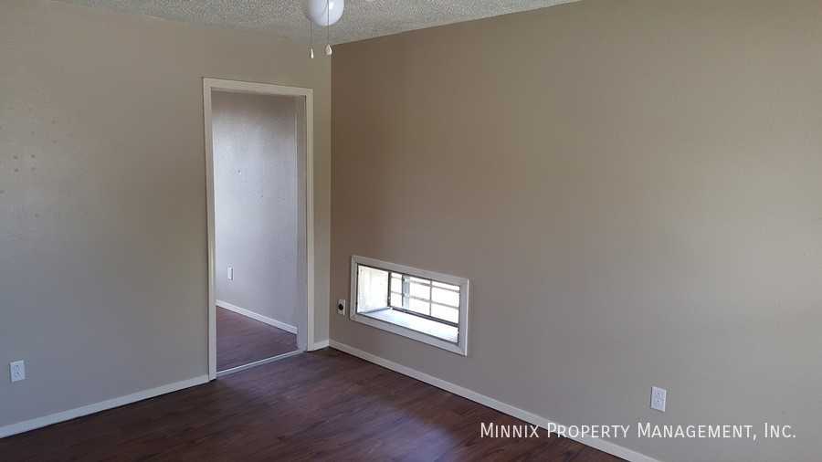 310 E Lynn St - Photo 6 of 23