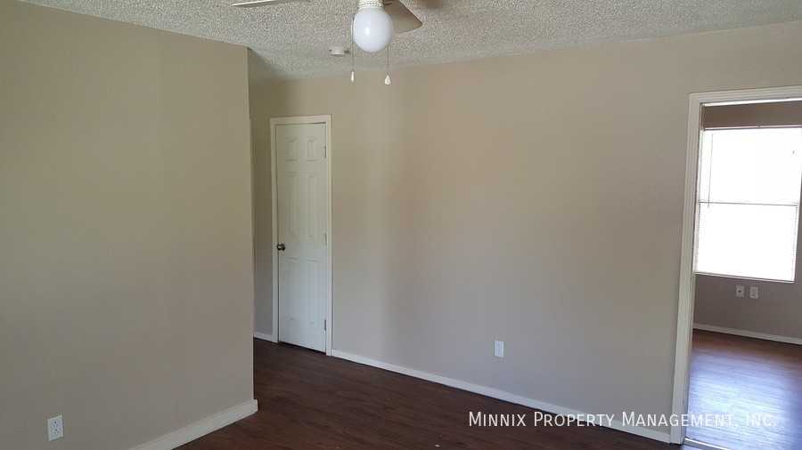 310 E Lynn St - Photo 7 of 23