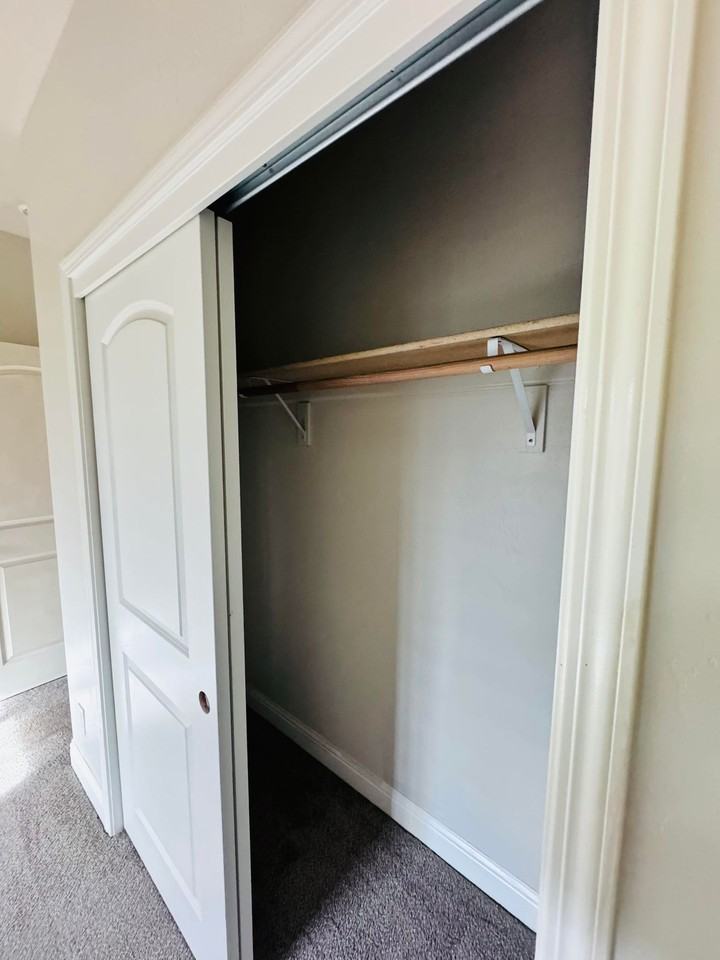 542 N Vermont Ave #B - Photo 3 of 10