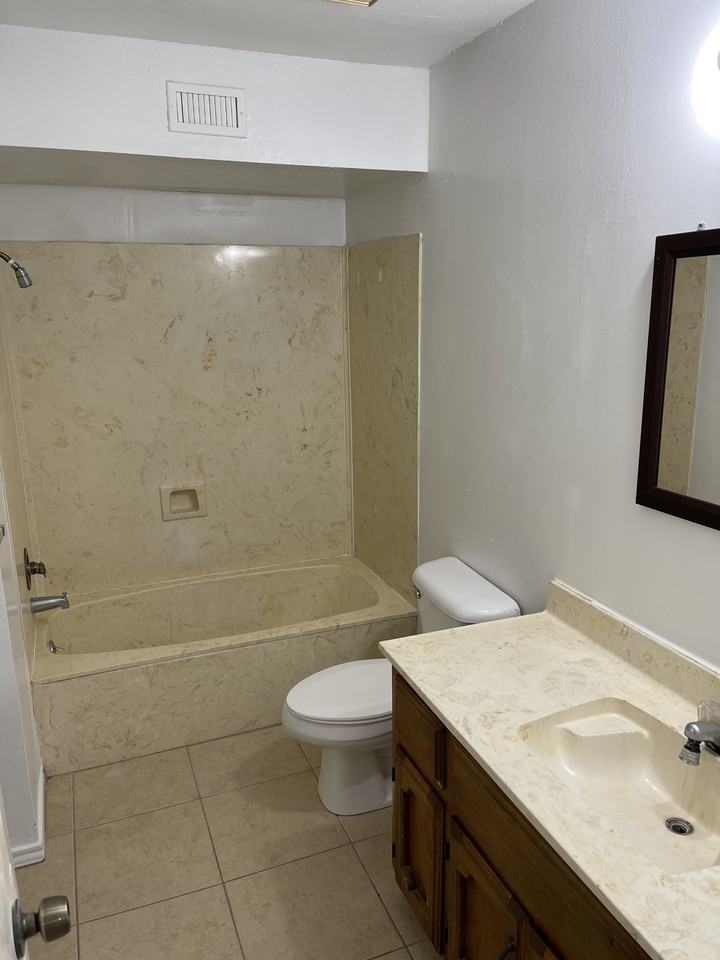 1921 S 8th St #10 - Photo 5 of 7