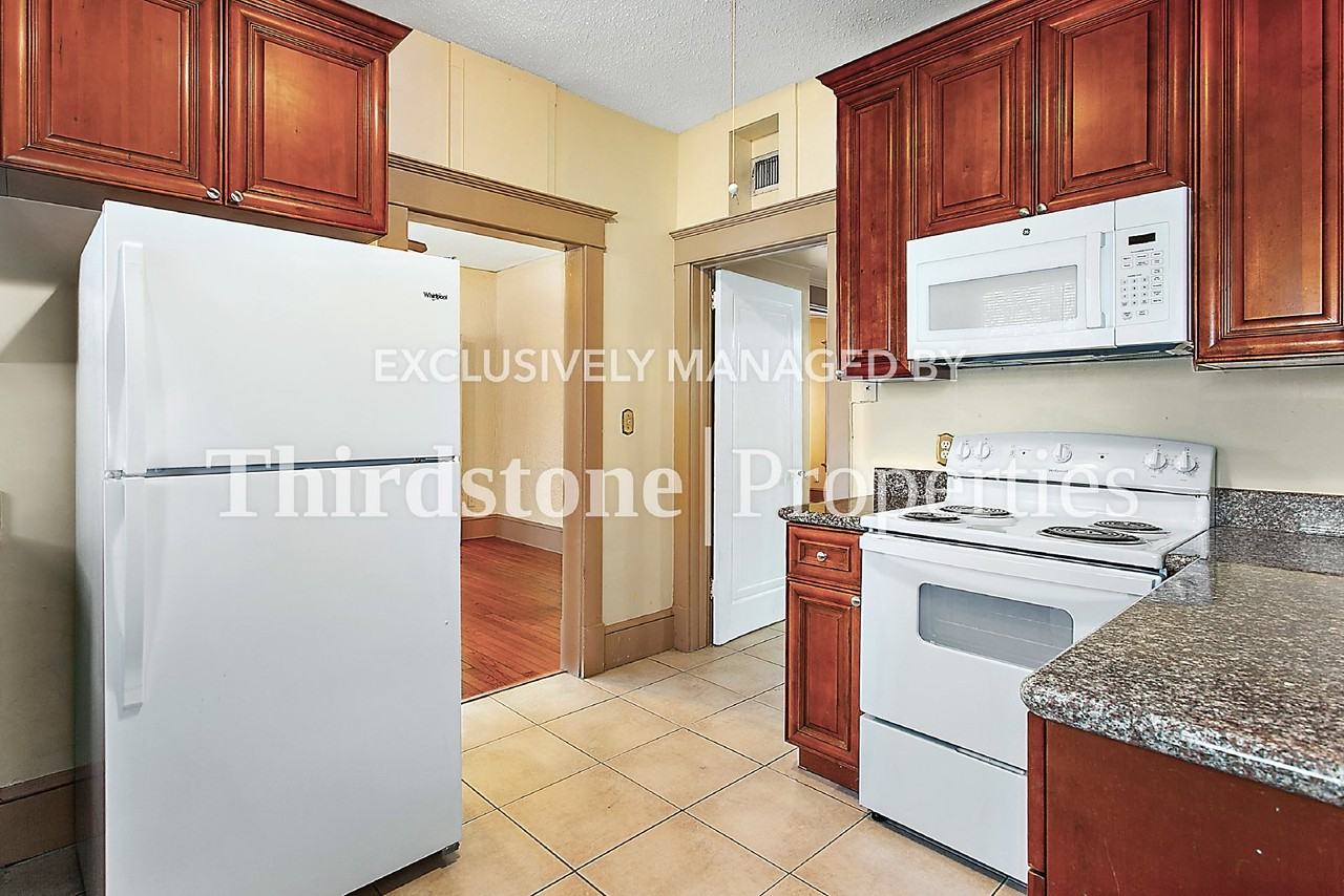 7656 Laura St N - Photo 7 of 21