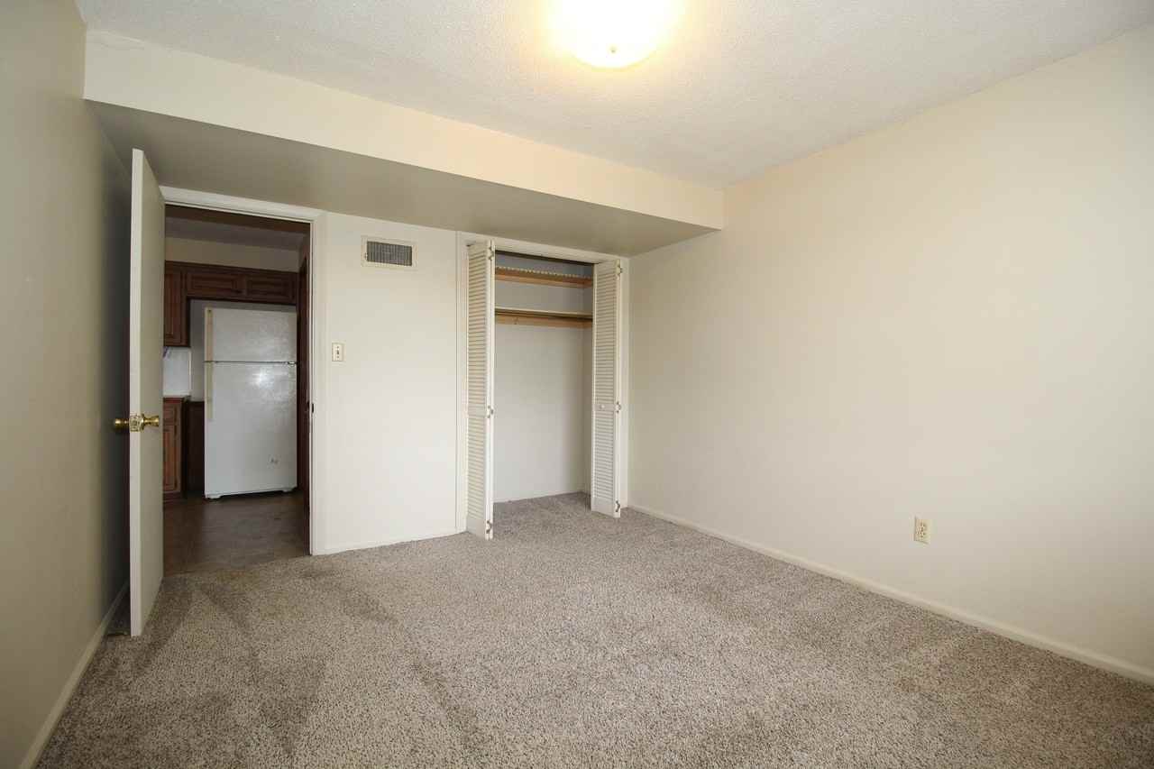 10911 W. 59th Terrace - Photo 2 of 6