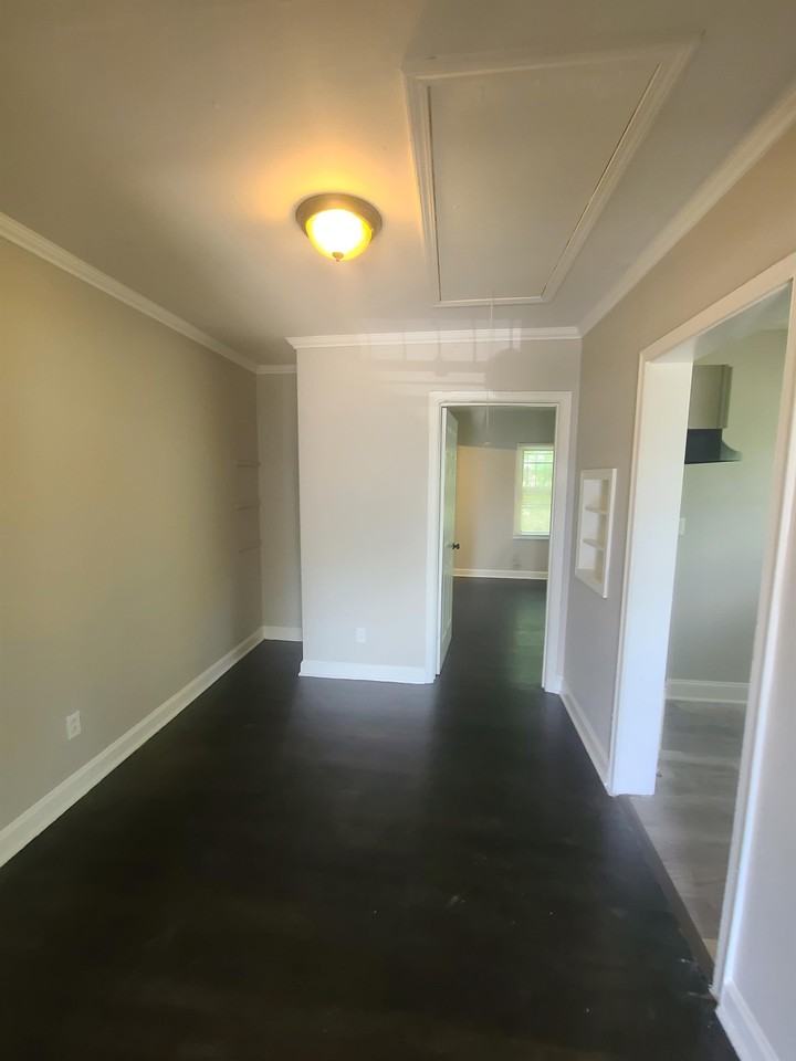 Bodley Ave E. 712 - Photo 2 of 6