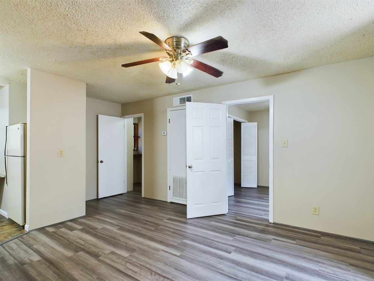 321 West Park Street - Photo 3 of 10