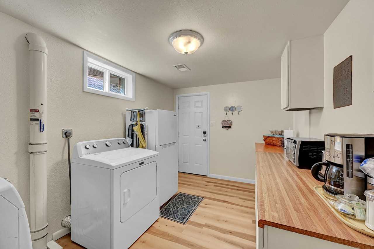 1105 S Estes St - Photo 3 of 29