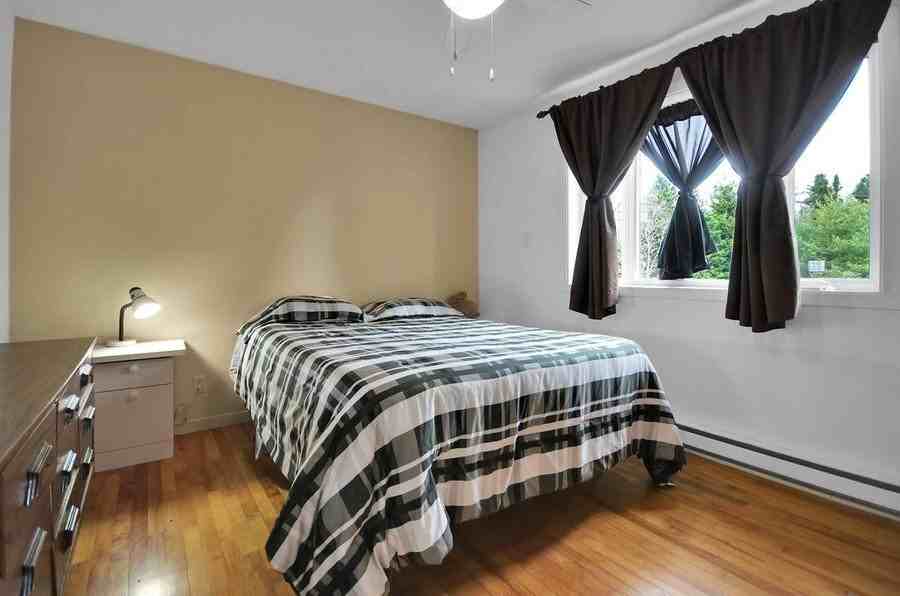 112 Ruelle - Photo 3 of 4